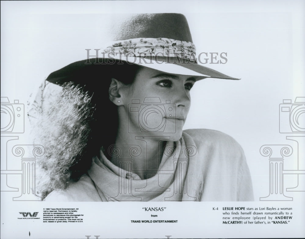 1998 Press Photo &quot;Kansas&quot; Leslie Hope stars - Historic Images