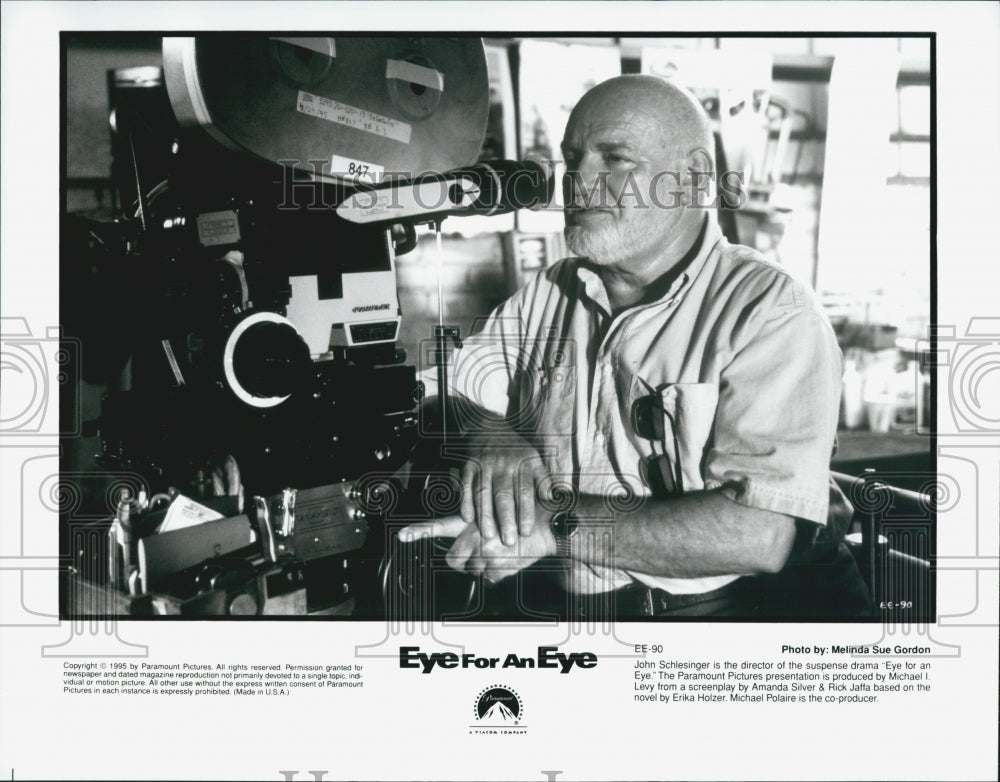 1995 Press Photo John Schlesinger Director Of Suspense Drama &quot;Eye For An Eye&quot; - Historic Images