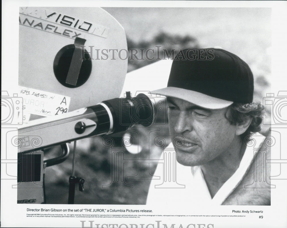 1996 Press Photo Director Brian Gibson on the set of "The Juror" - Historic Images