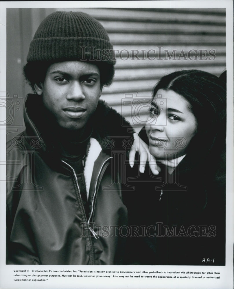 1975 Press Photo Two actors in a Columpia Picture film - Historic Images