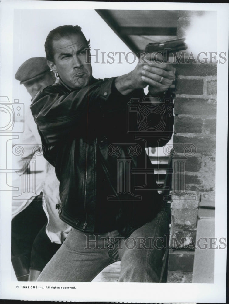 1991 Press Photo &quot;Actor Steven Seagal in Unknown Movie&quot; - Historic Images