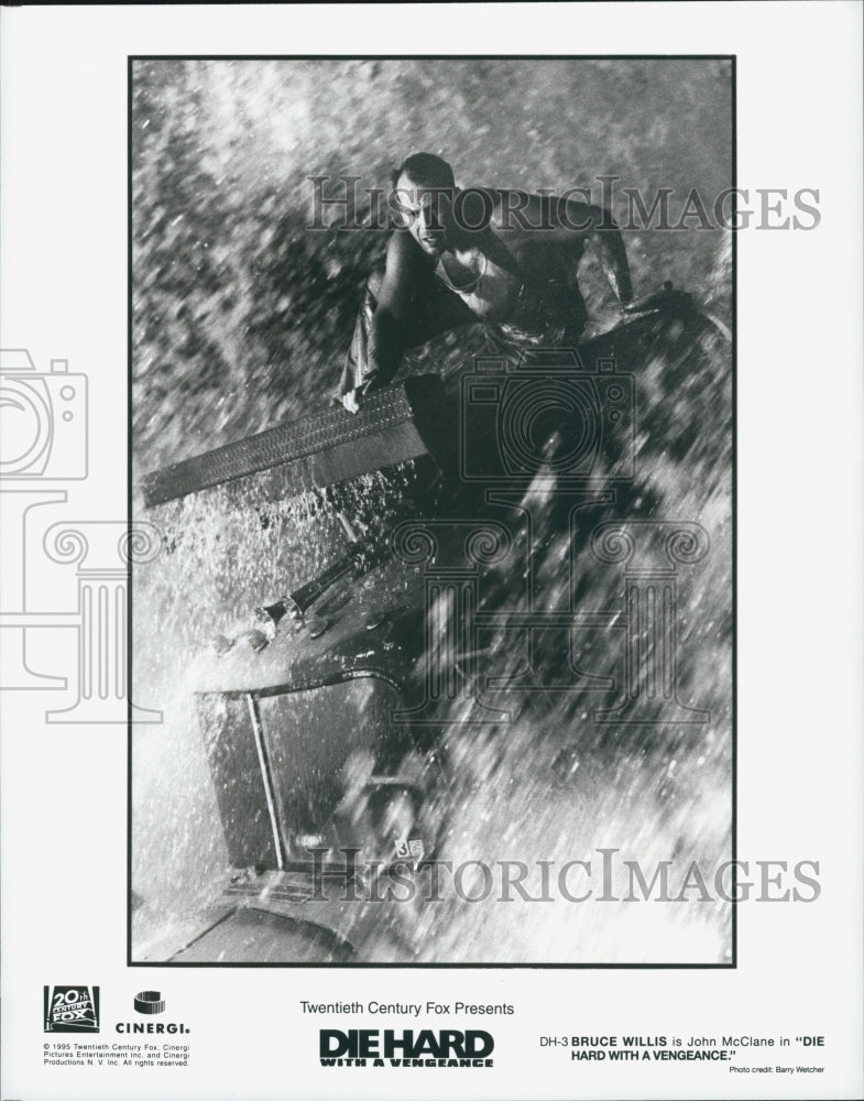 1995 Press Photo Bruce Willis in &quot;Die Hard With a Vengeance&quot; - Historic Images