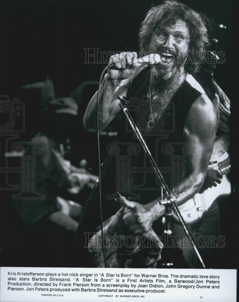 1976 Press Photo "A Star Is Born" Kris Kristofferson as a rock singer - Historic Images