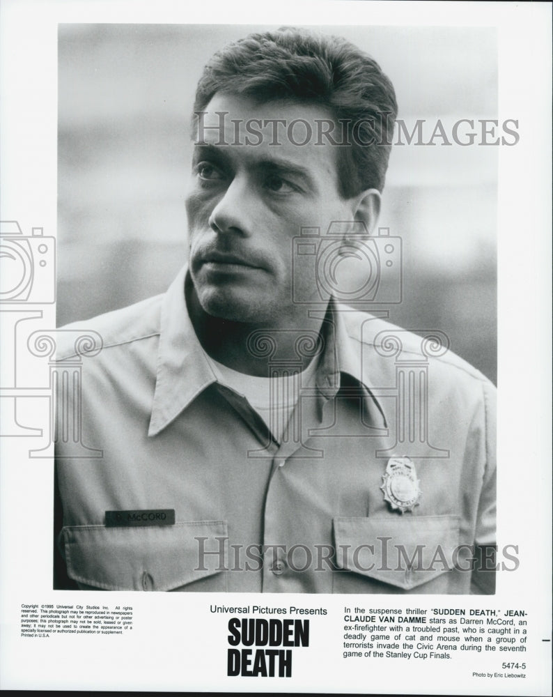 1995 Press Photo Jean-Claude Van Damme In Movie &quot;Sudden Death&quot; - DFPG14659 - Historic Images