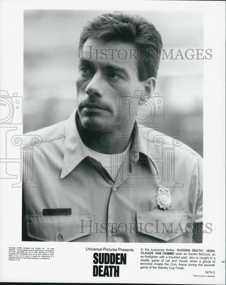 1995 Press Photo Jean-Claude Van Damme In Movie "Sudden Death" - DFPG14659 - Historic Images