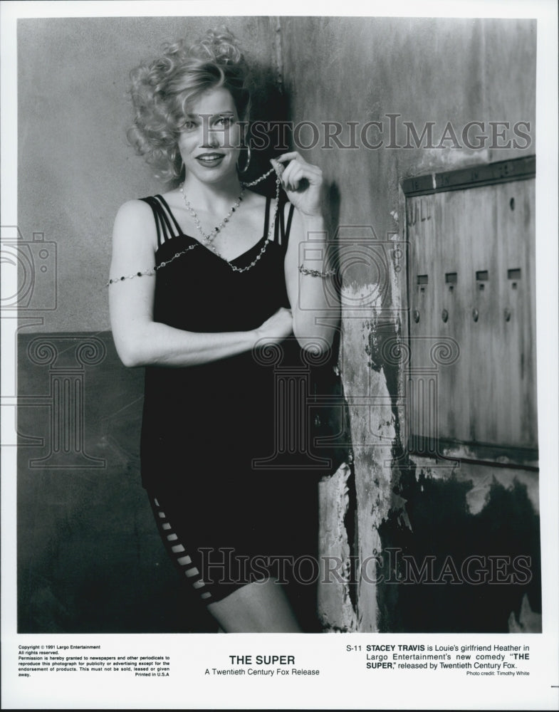 1991 Press Photo Actress Stacey Travis Starring In Comedy Film "The Super" - Historic Images
