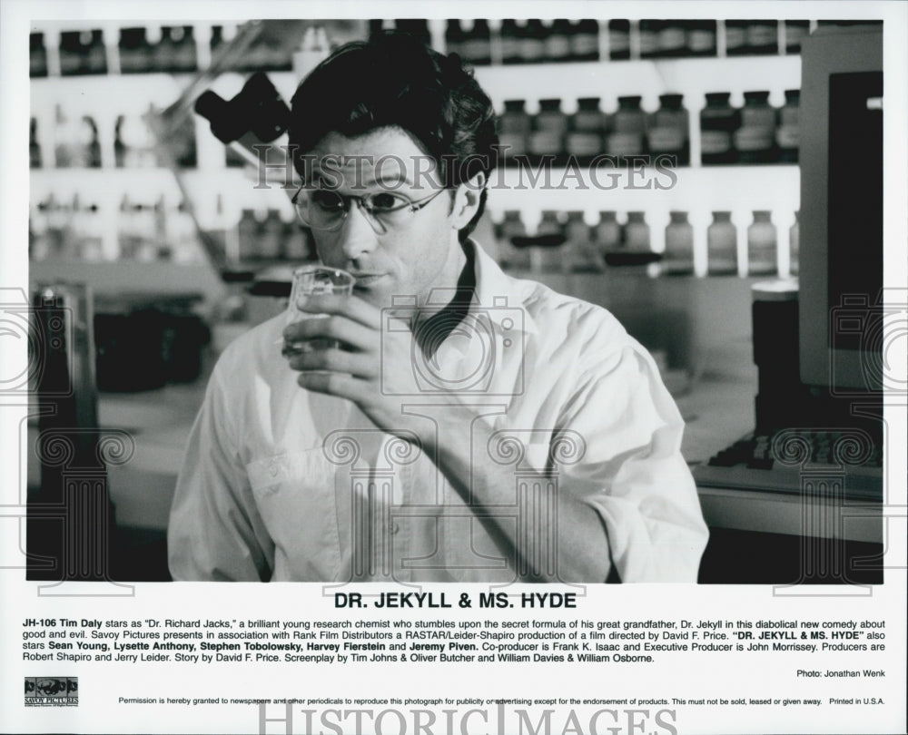 1995 Press Photo Actor Tim Daly Starring In Comedy Film &quot;Dr. Jekyll &amp; Ms. Hyde&quot; - Historic Images