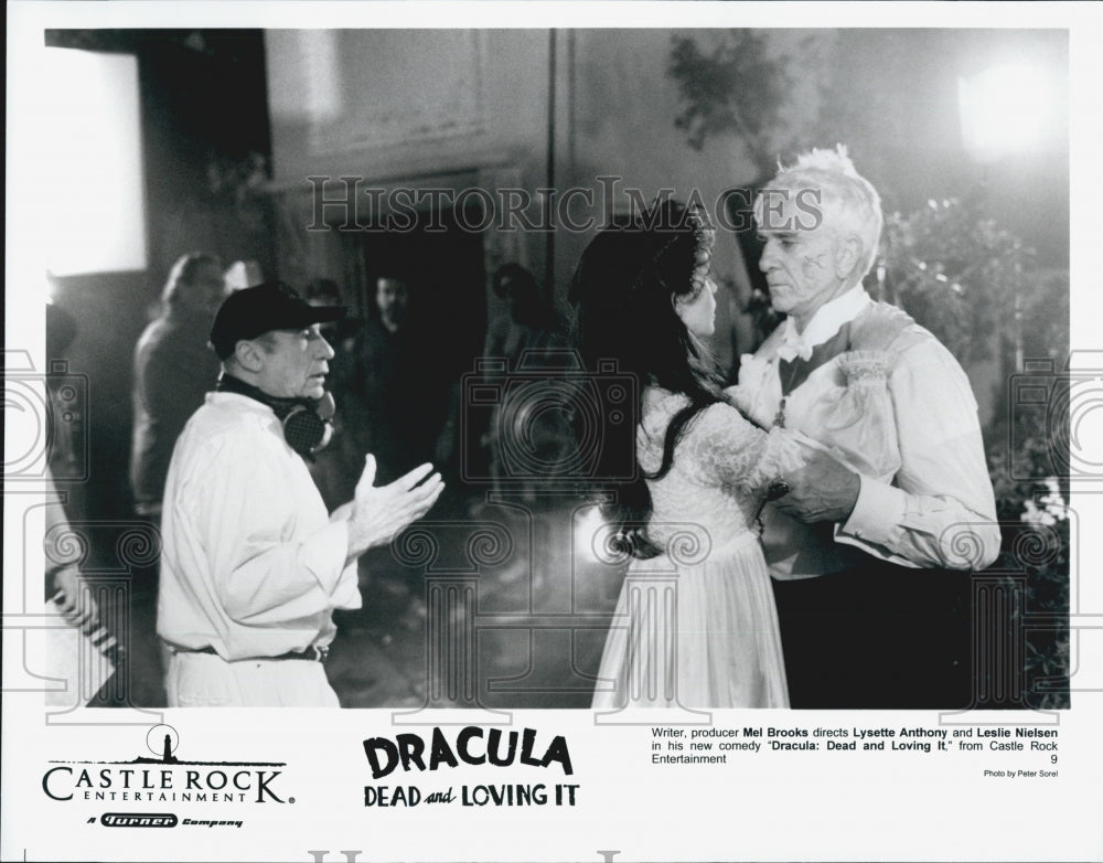 1995 Press Photo Actors Lysette Anthony, Nielsen "Dracula: Dead And Loving It" - Historic Images