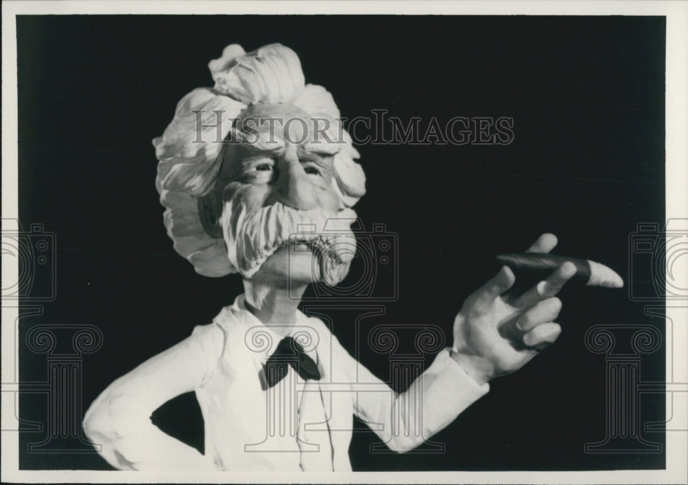 Press Photo Clay Old Man Smoking Cigar - Historic Images