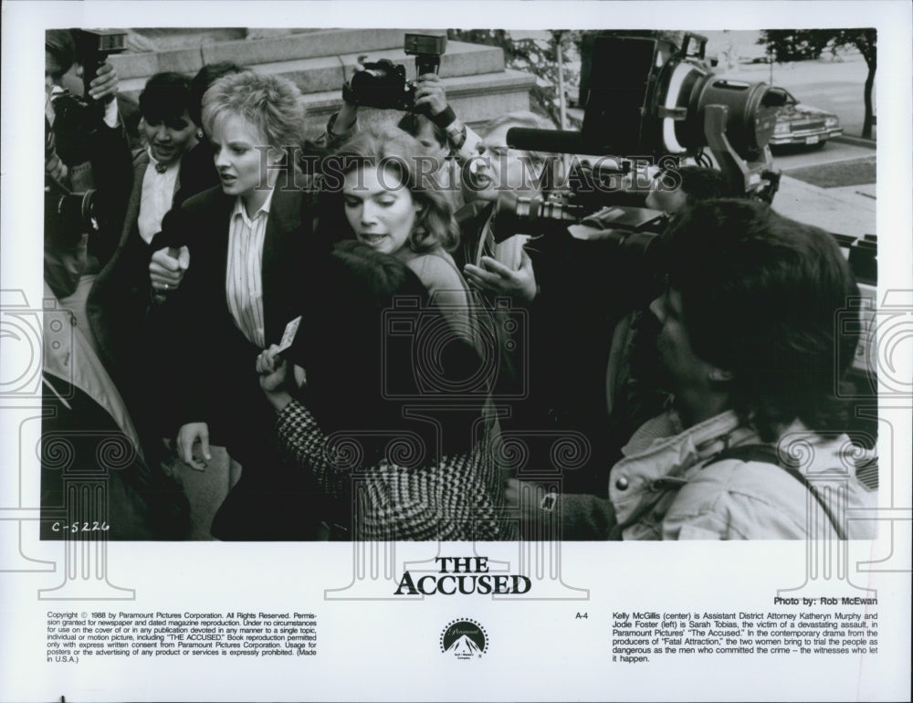 1988 Press Photo &quot;The Accused&quot; Kelly McGillis,Jodie Foster - Historic Images