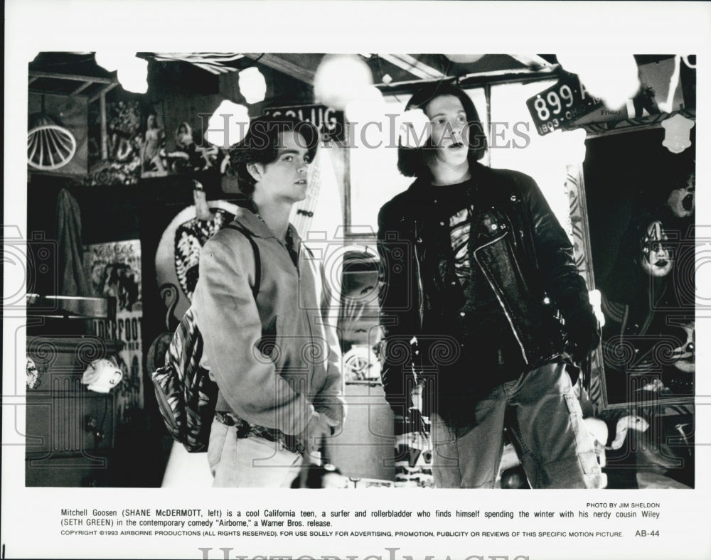 1993 Press Photo Actor Shane McDermott, Seth Green in "Airborne" Film - Historic Images