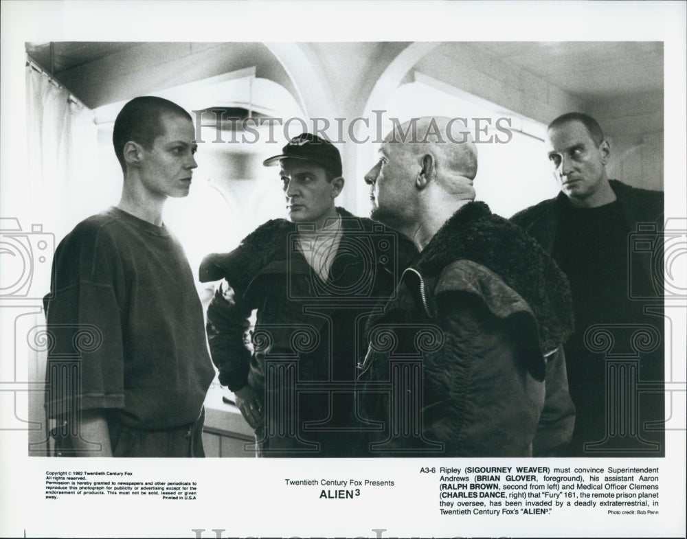 1992 Press Photo "Alien 3" Actor Sigourney Weaver Brian Glover Ralph Brown - Historic Images