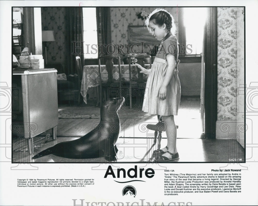 1994 Press Photo  "Andre"  Tina Majorino and a seal - Historic Images