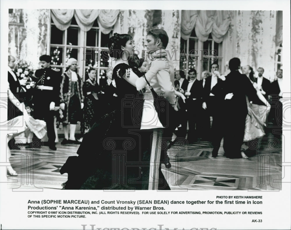 1997 Press Photo Sophie Marceau And Sean Bean In Movie "Anna Karenina" - Historic Images