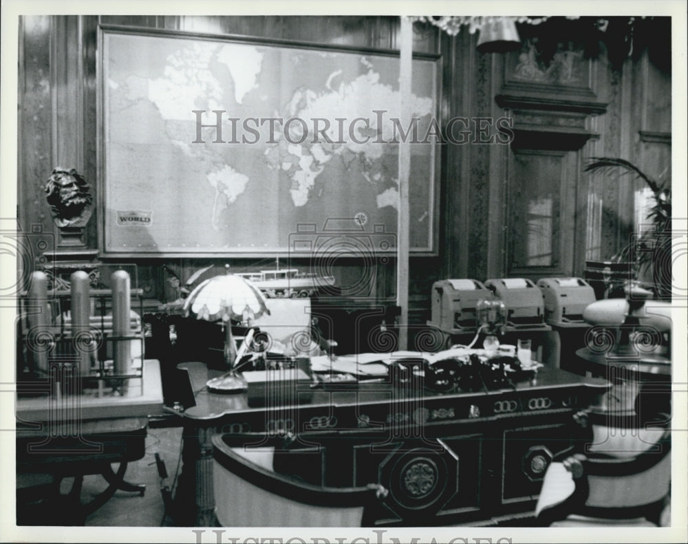 Press Photo Decor of Warbuck&#39;s office in Mansion - Historic Images