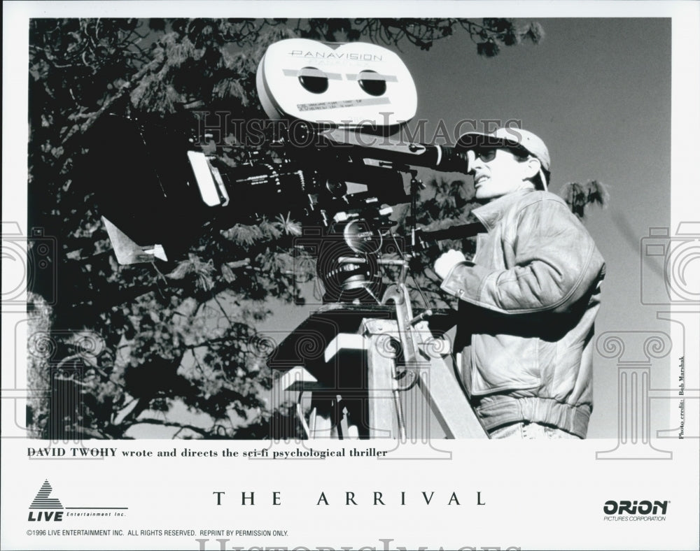 1996 Press Photo David Twohy wrote and directed &quot;The Arrival&quot; - Historic Images