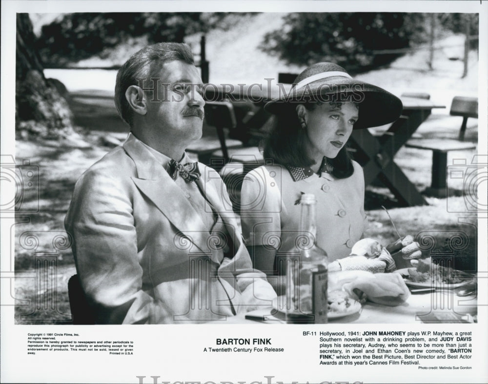 1991 Press Photo John Mahoney and Judy Davis in &quot;Barton Fink&quot; - DFPG18737 - Historic Images