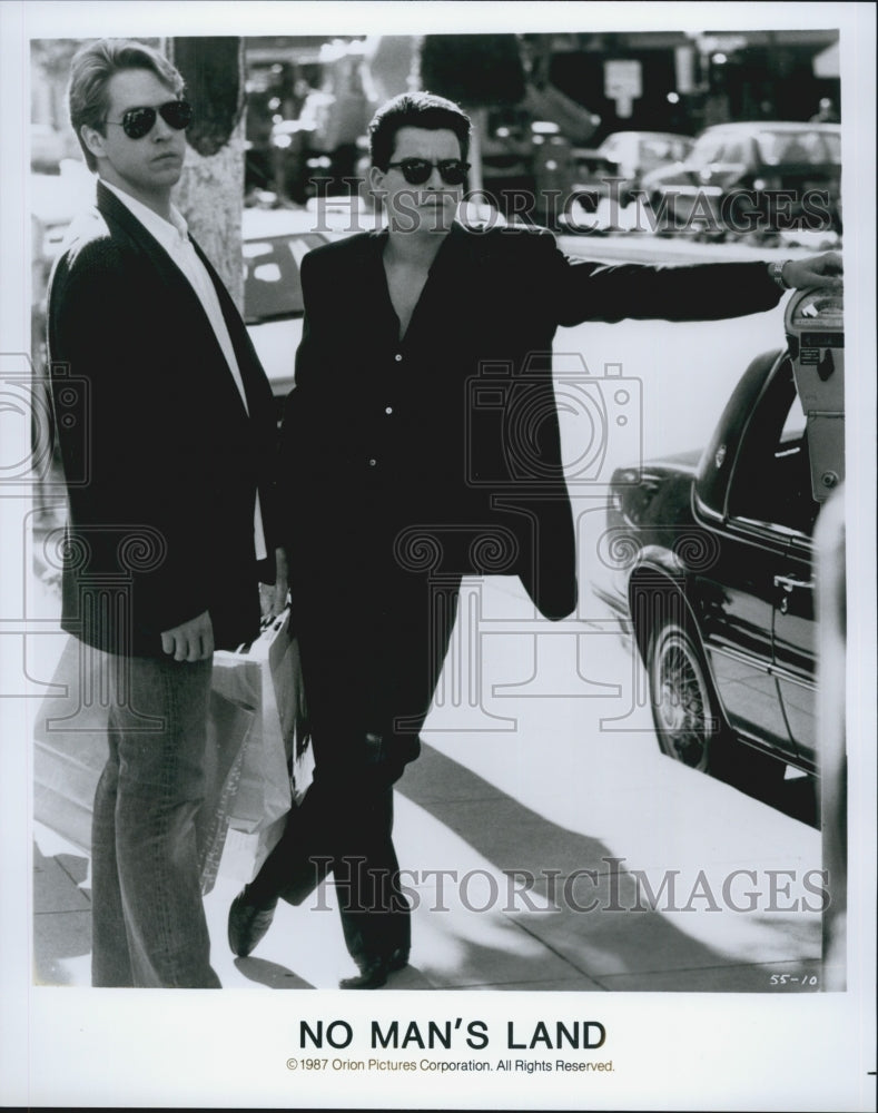1987 Press Photo Charlie Sheen and D.B. Sweeney in "No Man's Land" - Historic Images