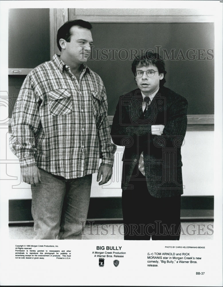 1996 Press Photo Tom Arnold and Rick Moranis in &quot;Big Bully&quot; - Historic Images