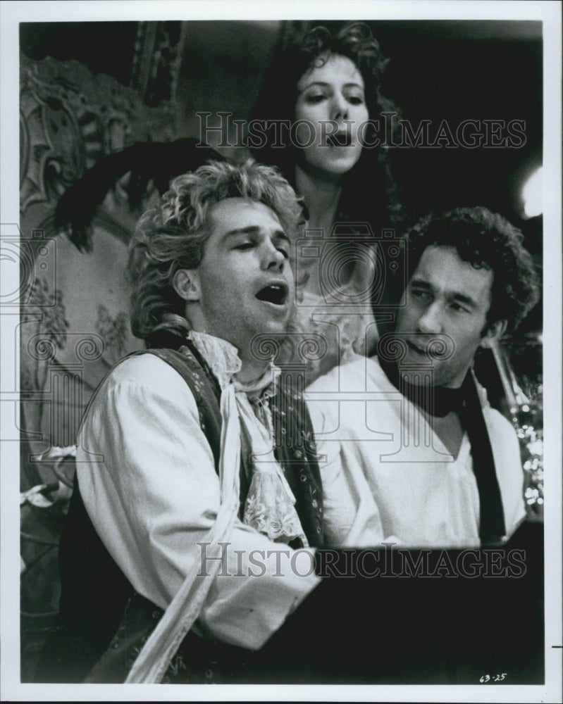 Press Photo Three actors singing in a film scene - Historic Images