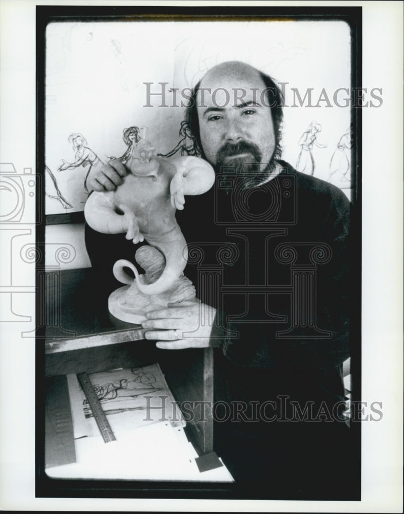 Press Photo &quot;Unknown Actor holding a Genie statue in Movie Scene&quot; - DFPG19997 - Historic Images