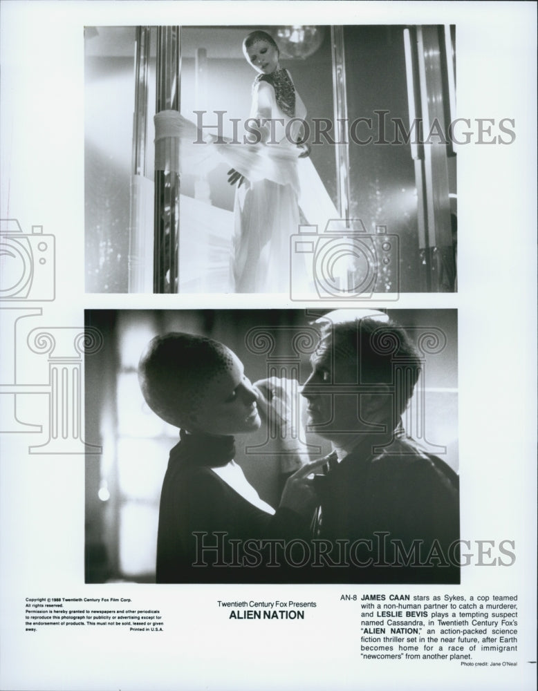 1988 Press Photo James Caan and Leslie Bevis in "Alien Nation" - Historic Images