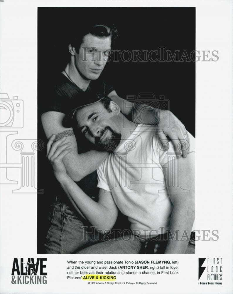 1997 Press Photo Actors Jason Flemyng And Antony Sher Star In "Alice & Kicking" - Historic Images
