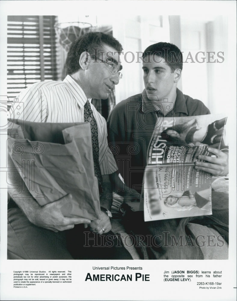 1999 Press Photo Eugene Levy &amp; Jason Biggs Star In American Pie - Historic Images