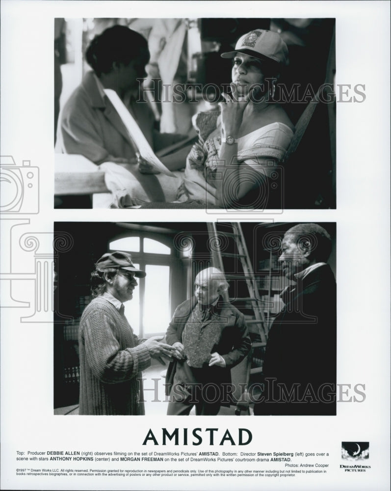 1997 Press Photo Producer Debbie Allen, Steven Spielberg on set of &quot;Amistad&quot; - Historic Images