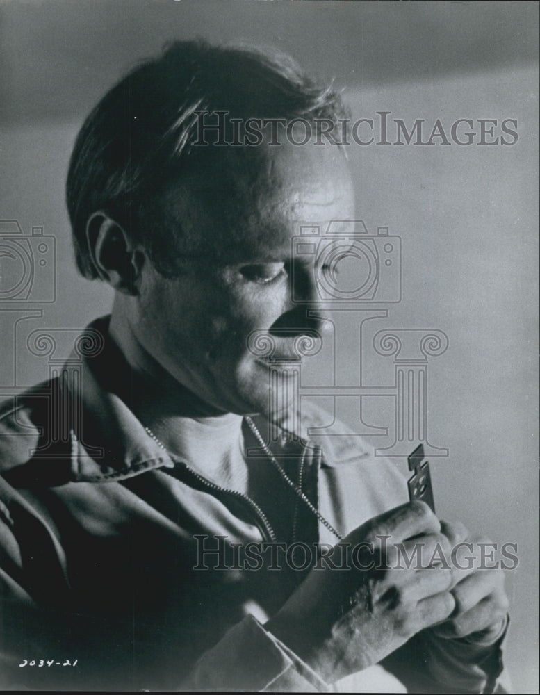 1971 Press Photo Actor James Olson in "The Andromeda Strain" Film - Historic Images