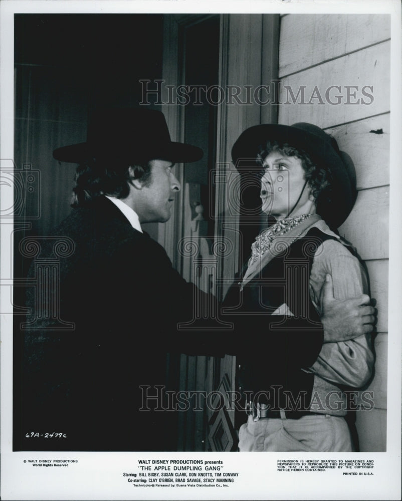 Press Photo Actors Bill Bixby And Susan Clark In &quot;The Apple Dumpling Gang&quot; - Historic Images