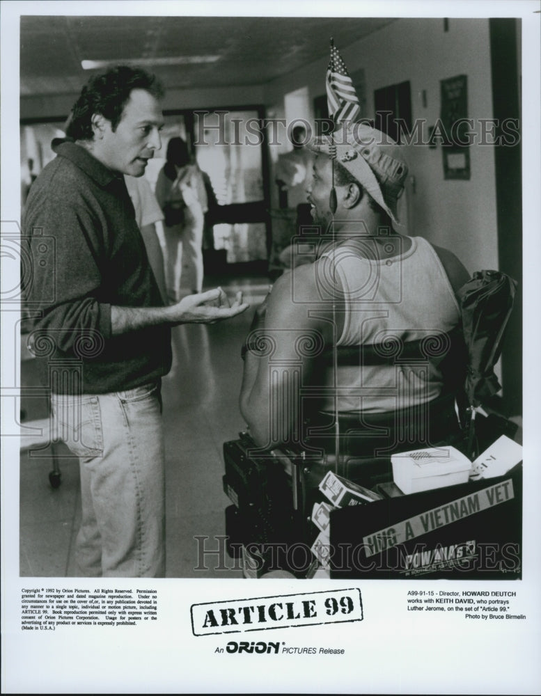 1992 Press Photo Director Howard Deutch With Actor Keith David In &quot;Article 99&quot; - Historic Images