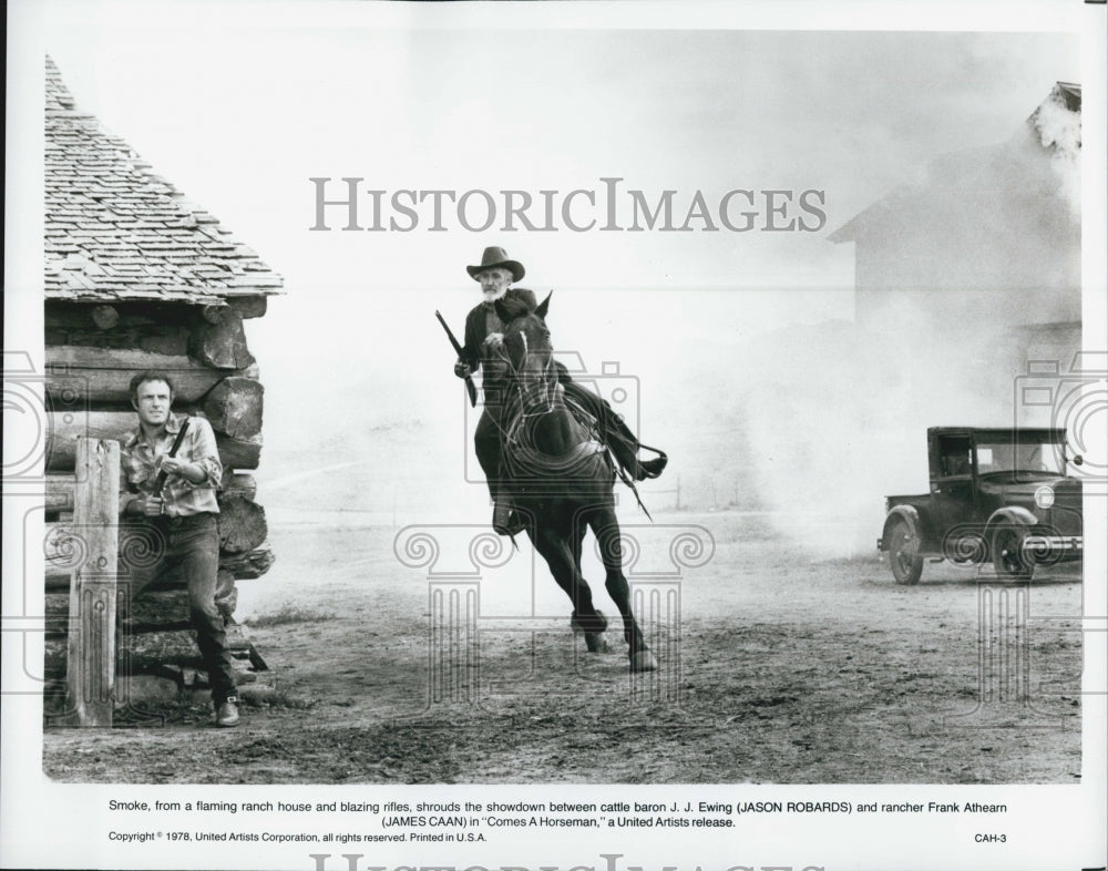 1978 Press Photo James Caan and Jason Robards in &quot;Comes A Horseman&quot; - Historic Images