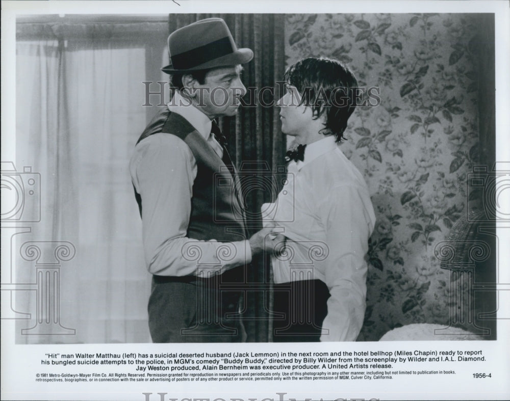 1981 Press Photo Walter Matthau, Miles Chapin in &quot;Buddy Buddy&quot; - Historic Images