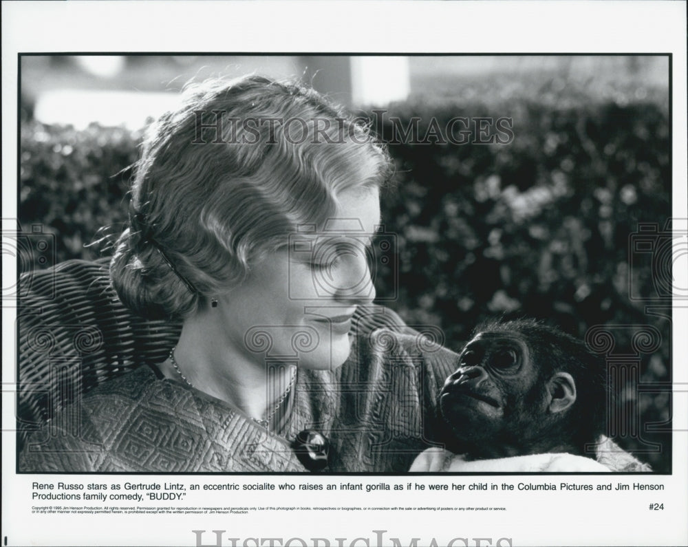 1997 Press Photo Rene Russo and a gorilla in "Buddy" - Historic Images