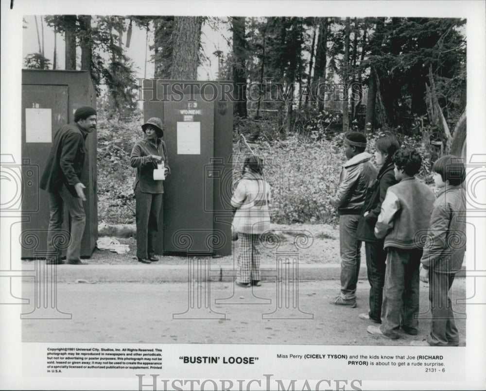 1981 Press Photo Actors Cicely Tyson And Richard Pryor Star In &quot;Bustin&#39; Loose&quot; - Historic Images