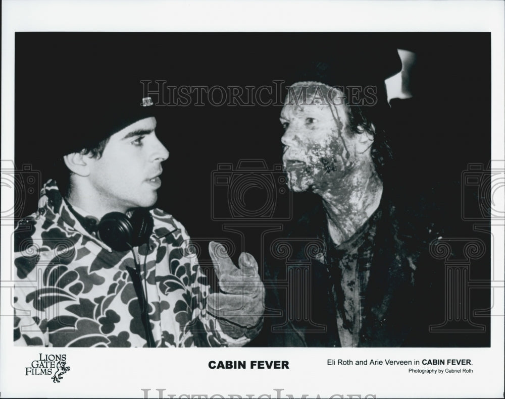 2002 Press Photo Eli Roth and Arie Verveen in &quot;Cabin Fever&quot; - Historic Images