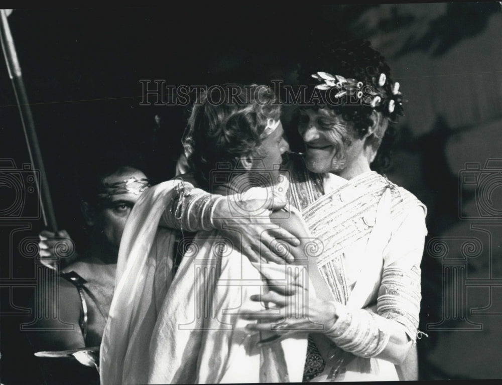 Press Photo Actors Peter O'Toole And Malcolm McDowell In Film "Caligula" - Historic Images