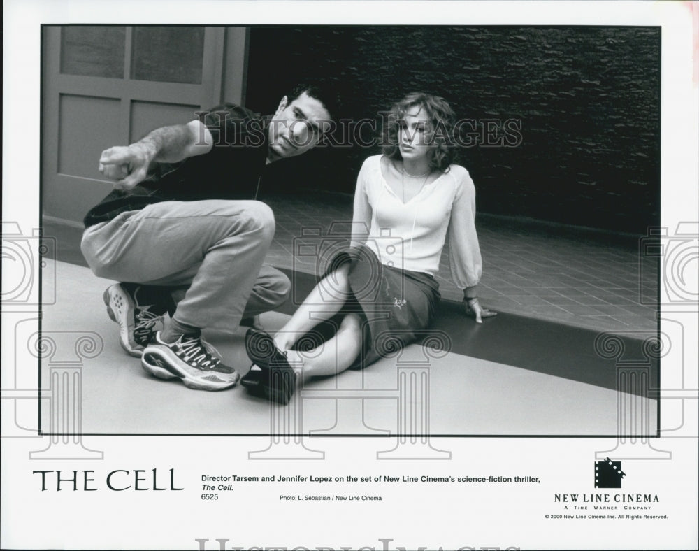 2000 Press Photo Director Tarsem And Actor Lopez On Set Of "The Cell" - Historic Images