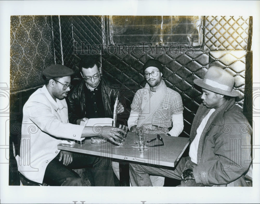 Press Photo Four actors in a restaurant scene - Historic Images