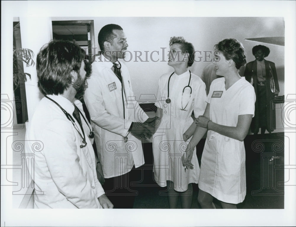 Press Photo Four actors in a hospital scene - Historic Images