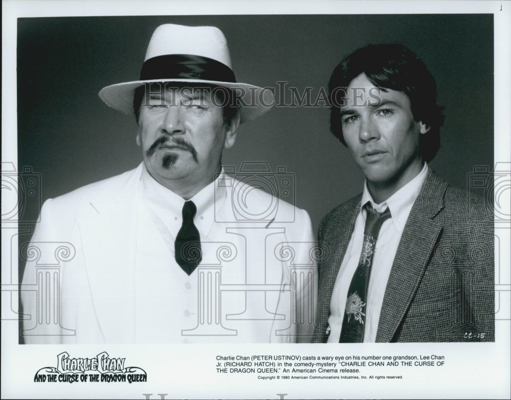 1980 Press Photo Peter Ustinov and Richard Hatch in "Charlie Chan and the Curse - Historic Images