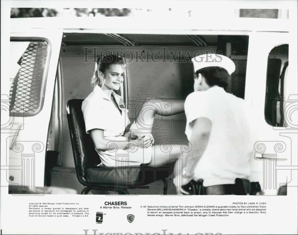 1994 Press Photo Erika Eleniak and William McNamara in "Chasers" - Historic Images