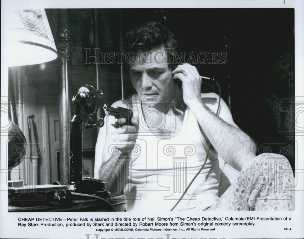 1978 Press Photo Peter Falk in &quot;The Cheap Dectective&quot; - Historic Images