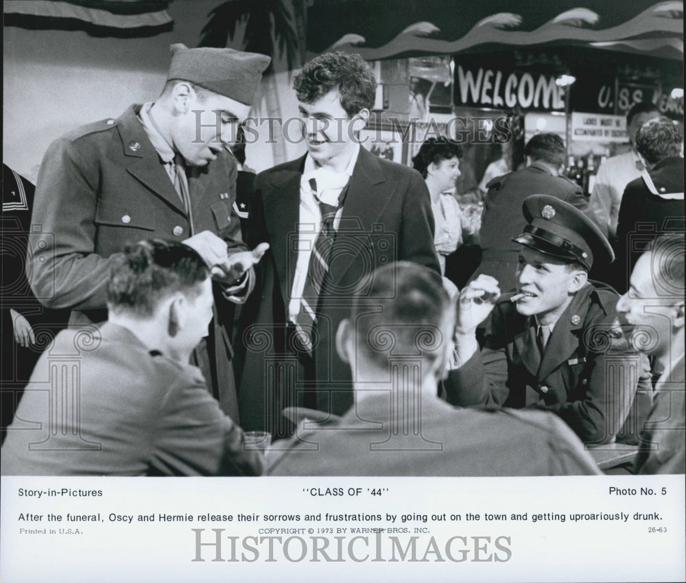 1973 Press Photo Actor Jerry Houser, Gary Grimes in "Class of '44" Film - Historic Images