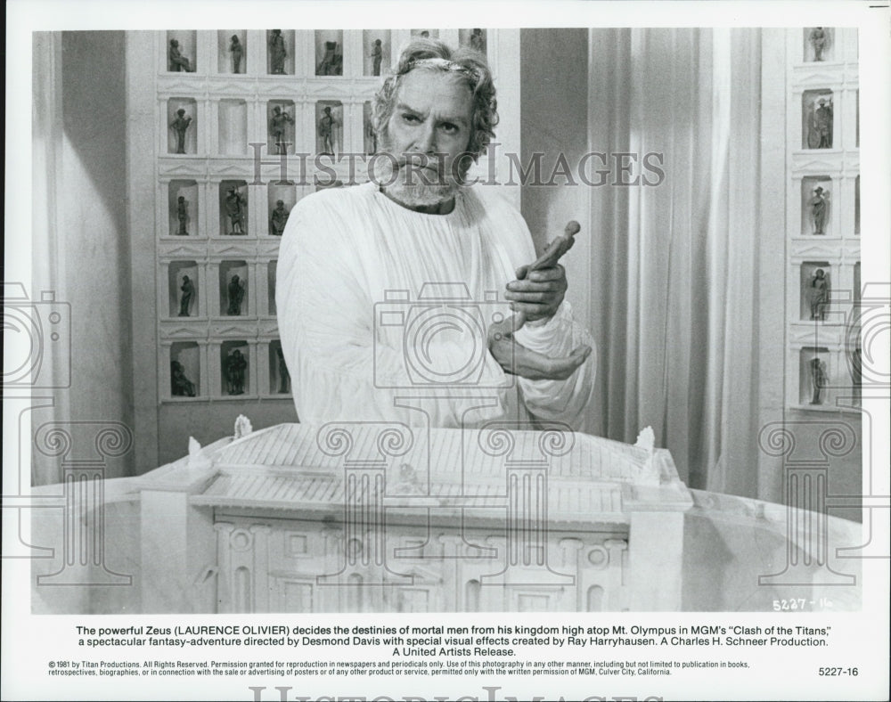 1981 Press Photo Actor Laurence Olivier Starring In Film "Clash Of The Titans" - Historic Images
