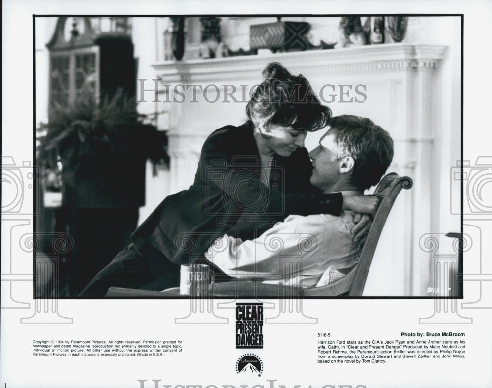 1994 Press Photo Harrison Ford And Anne Archer In "Clear And Present Danger" - Historic Images