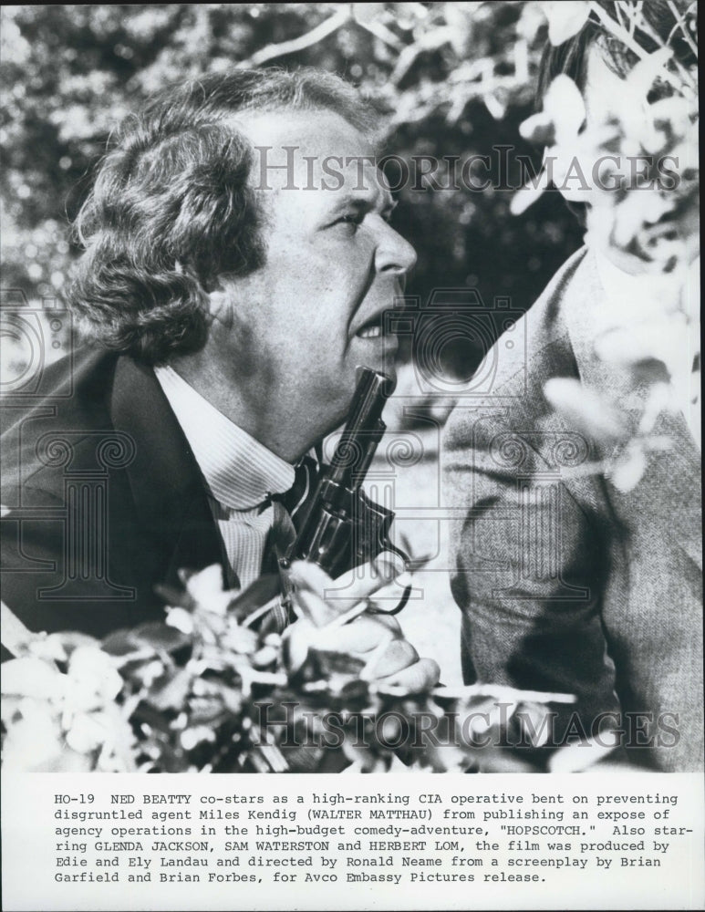 1980 Press Photo Actor Ned Beatty In Movie "Hopscotch" - Historic Images