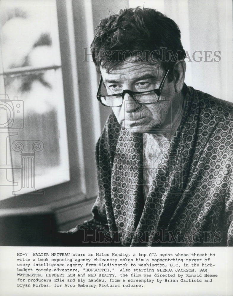 1980 Press Photo Actor Walter Matthau in "Hopscotch" Film - Historic Images
