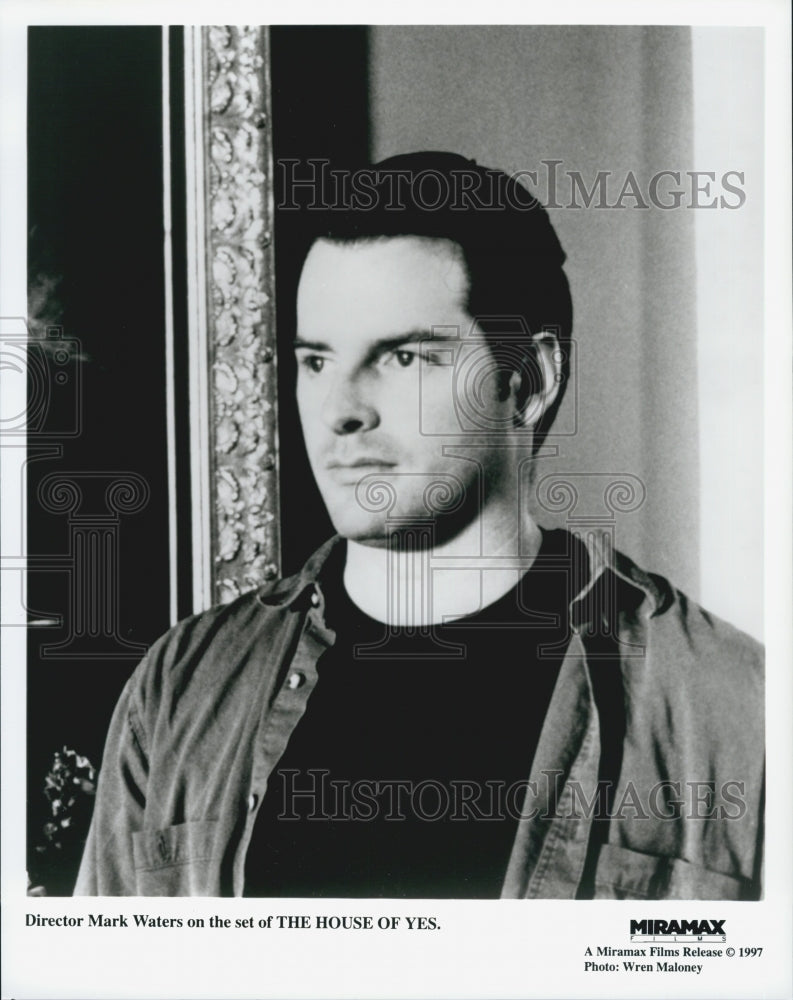 1997 Press Photo Director Mark Waters On Set Of Movie &quot;The House Of Yes&quot; - Historic Images